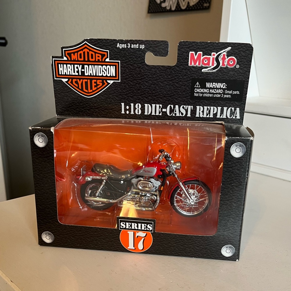 Harley Davidson die cast replica motorcycle
